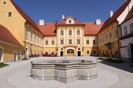 Borovanský klášter